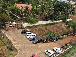 Sterling Lake Palace Alleppey