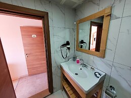 Saruhan Hotel