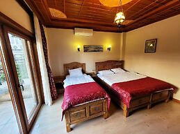 Saruhan Hotel