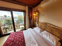 Saruhan Hotel