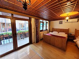 Saruhan Hotel