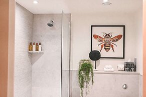 The Rutland Hotel & Apartments