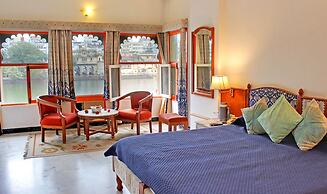 Hotel Sarovar on Lake Pichola
