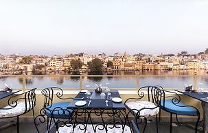 Hotel Sarovar on Lake Pichola