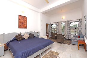 Hotel Sarovar on Lake Pichola