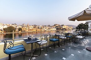 Hotel Sarovar on Lake Pichola