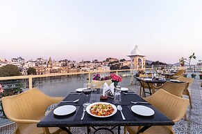 Hotel Sarovar on Lake Pichola