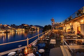 Hotel Sarovar on Lake Pichola