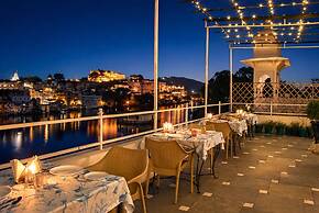 Hotel Sarovar on Lake Pichola