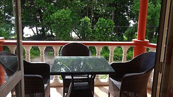 Reef Holiday Apartments