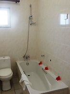 Reef Holiday Apartments