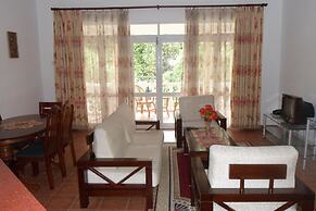 Reef Holiday Apartments