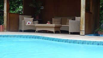 Reef Holiday Apartments