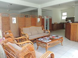 Reef Holiday Apartments