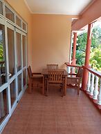 Reef Holiday Apartments