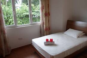 Reef Holiday Apartments