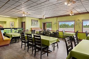 Travelodge by Wyndham Dawson Creek