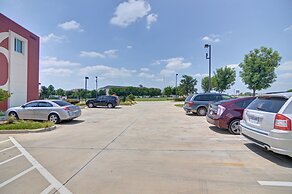 Motel 6 Roanoke, TX - Northlake - Speedway