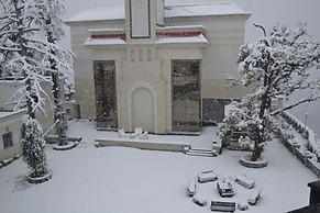 Royal Orchid Fort Resort