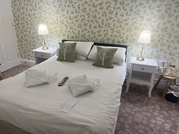 Penny Farthing Hotel