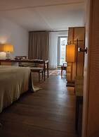 Louis Hotel