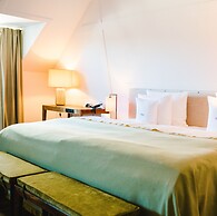 Louis Hotel