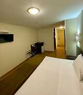 CORAL TRADE HOTEL