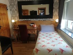 FlyOver Bed and Breakfast