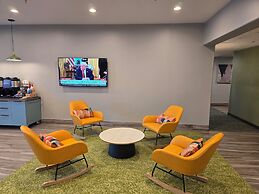 Spark by Hilton Selma