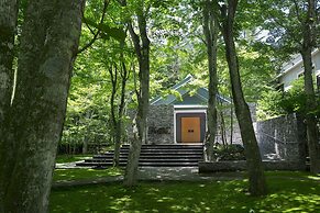 Kyukaruizawa Kikyo, Curio Collection by Hilton