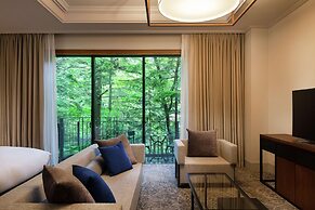 Kyukaruizawa Kikyo, Curio Collection by Hilton
