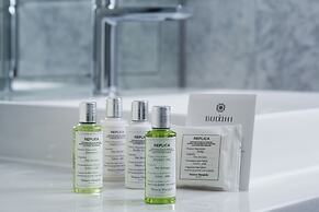 Kyukaruizawa Kikyo, Curio Collection by Hilton