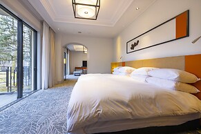 Kyukaruizawa Kikyo, Curio Collection by Hilton