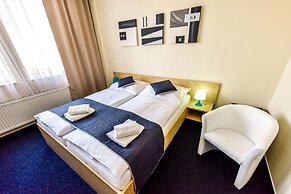 City Hotel