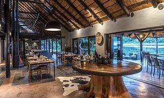 Kariega Game Reserve - River Lodge