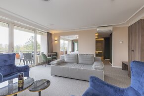 Fletcher Familiehotel De Hunzebergen