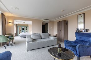 Fletcher Familiehotel De Hunzebergen