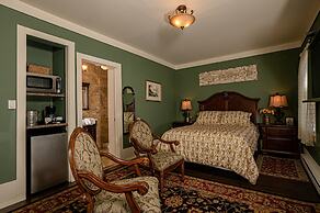 Colonial Inn