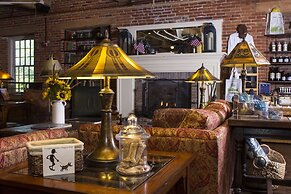 The Common Man Inn & Restaurant