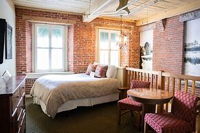 The Common Man Inn & Restaurant
