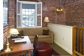The Common Man Inn & Restaurant