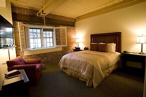 The Common Man Inn & Restaurant