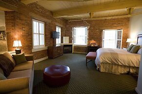 The Common Man Inn & Restaurant