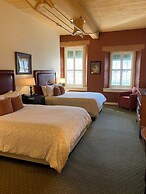 The Common Man Inn & Restaurant