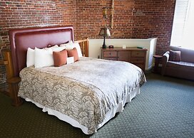 The Common Man Inn & Restaurant