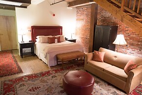 The Common Man Inn & Restaurant