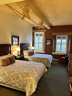 The Common Man Inn & Restaurant