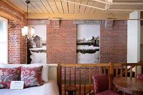 The Common Man Inn & Restaurant