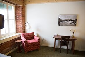 The Common Man Inn & Restaurant