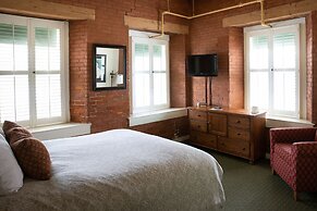 The Common Man Inn & Restaurant